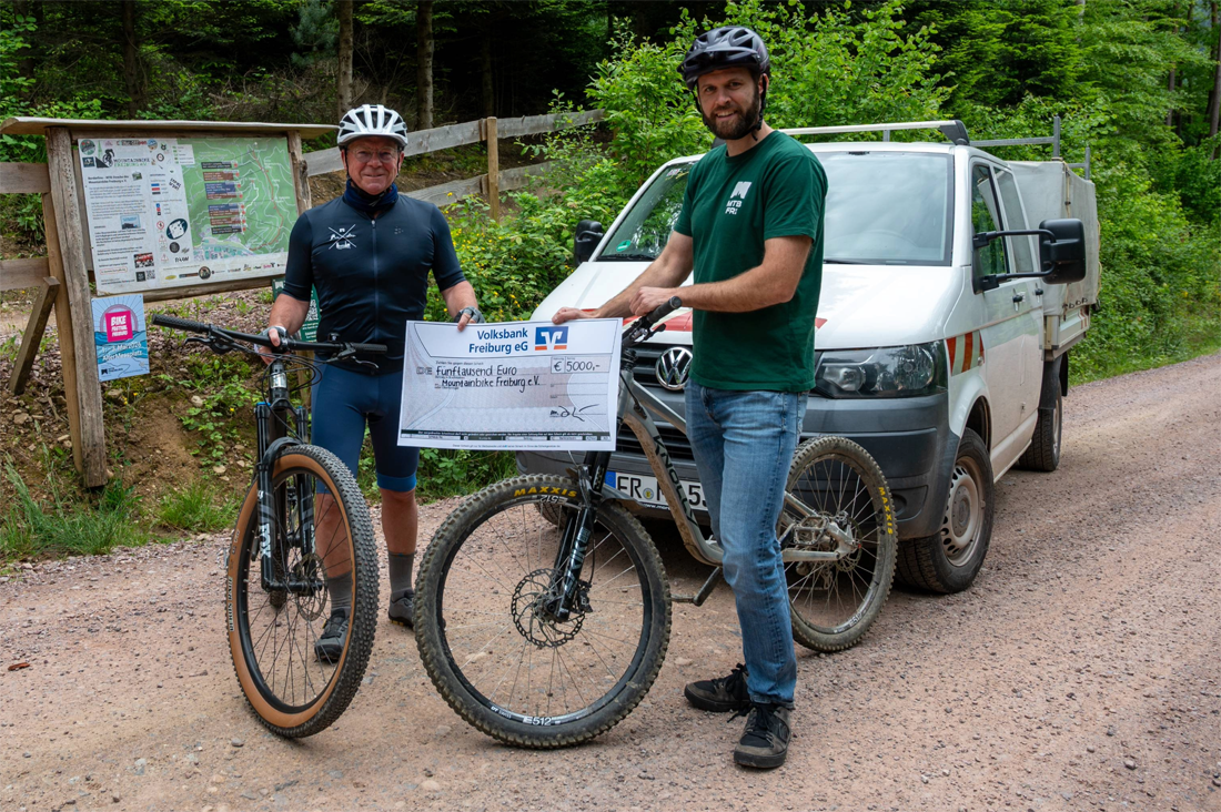 Volksbank Freiburg spendet 5000 Euro an Mountainbike e.V.  Region im Blick