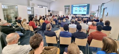 Volles Haus: Fachpublikum, Investorinnen und Investoren, Wissenschaft, Startup-Szene und Interessierte beim „AXEL Startup Demo Day“ im „FZI House of Living Labs“