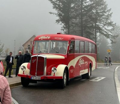Mit dem Oldtimer Bus unterwegs