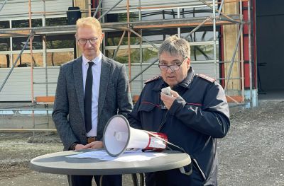 Gesamtwehrkommandant Martin Hämmerle und Bürgermeister Thomas Gedemer.