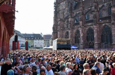 Peter Maffay & Band auf dem Freiburger Münsterplatz