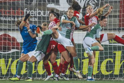SC Freiburg gegen Werder Bremen. Mit einem 2:1-Sieg (0:1) holen die SC-Frauen am dritten Spieltag den ersten Dreier der Saison.