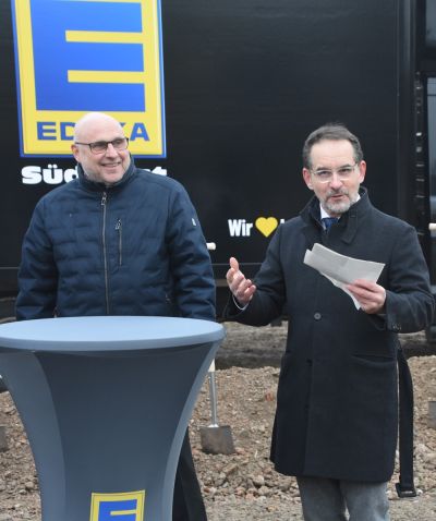Oberbürgermeister Stefan Schlatterer und Geschäftsbereichsleiter der EDEKA Südwest Wolfgang Seiler.