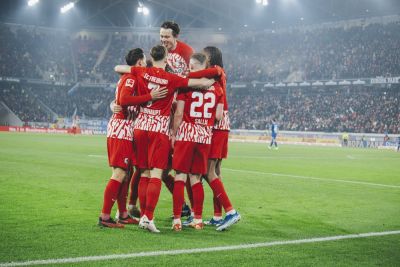 Freiburg gewinnt in Unterzahl das Baden-Württemberg-Duell gegen die TSG Hoffenheim