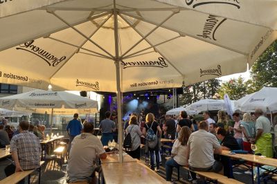 Für gute Stimmung auf dem Festgelände sorgte ab 19:00 Uhr die Band „HüttenRocker“