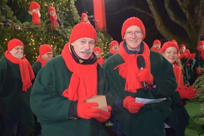 Rolf Störr (rechts) und auch OB-Stellvertreter Michael Behringen bedankten sich beim Moderator Thomas Kern (links