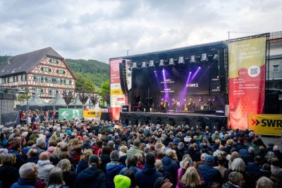 SWR1 Pop & Poesie in Concert sorgte am Samstagabend für einen stimmungsvollen Höhepunkt auf dem Marktplatz. Foto: Stadt Oberkirch / Fotograf: Michael Rosenstiel