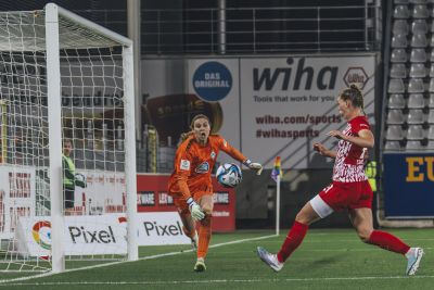 SC Freiburg gegen Werder Bremen. Mit einem 2:1-Sieg (0:1) holen die SC-Frauen am dritten Spieltag den ersten Dreier der Saison.