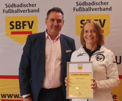 Elke Fischer bekam die Verbandsehrenurkunde von Arno Heger überreicht