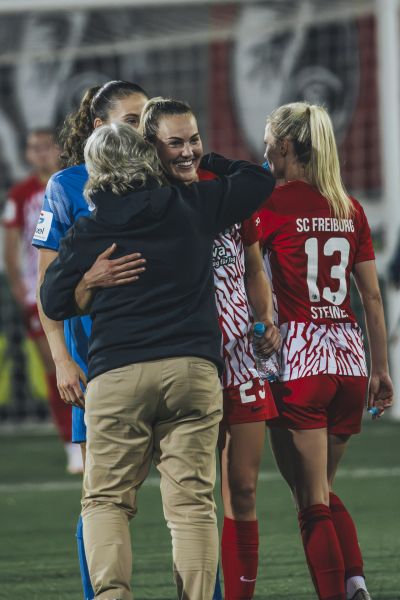 SC Freiburg gegen Werder Bremen. Mit einem 2:1-Sieg (0:1) holen die SC-Frauen am dritten Spieltag den ersten Dreier der Saison.