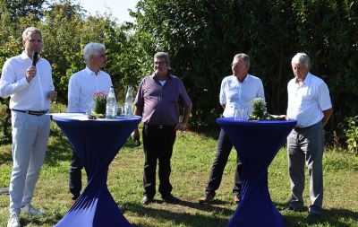 v.l.n.r. Thorsten Kuhlmann Energiepolitischer Sprecher badenova, Michael Klein, Geschäftsführer, badenovaWÄRMEPLUS GmbH & Co. KG , Edgar Gimbel, Geschäftsführer, Gsun GmbH, Rainer Zeller, Präsident, Badischer Weinbauverband e.V und Dr. Michael Breuer, Staatliches Weinbauinstitut Freiburg