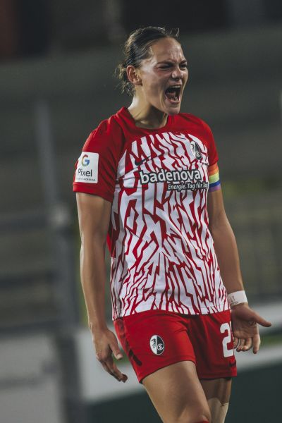 SC Freiburg gegen Werder Bremen. Mit einem 2:1-Sieg (0:1) holen die SC-Frauen am dritten Spieltag den ersten Dreier der Saison.