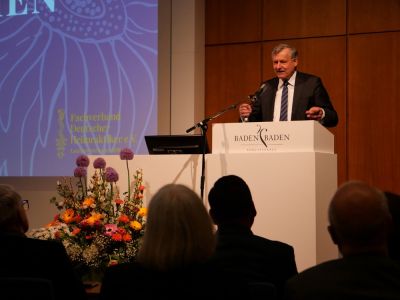 Dr. Hans-Ulrich Rülke, Vorsitzender der FDP/DVP-Fraktion im Landtag, betonte bei seiner Rede auf dem Heilpraktiker-Kongress die hohe Bedeutung der freien Therapiewahl für das Gesundheitssystem in Deutschland und forderte faire und gleiche Rahmenbedingungen für die Branche