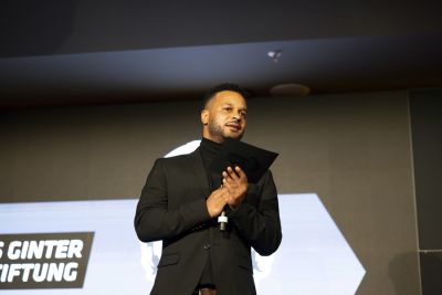 Cossu, Stiftungsbotschafter und Comedian