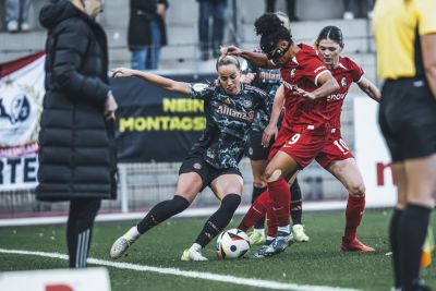 Die Bundesliga-Frauen des Sport-Club haben im Achtelfinale des DFB-Pokals knapp mit 1:2 (0:1) gegen den FC Bayern München verloren