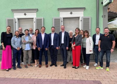 Brücken bauen in Europa. Die Delegationen aus Kremnica und Oliva gemeinsam mit Vertreterinnen und Vertretern des Gemeinderates