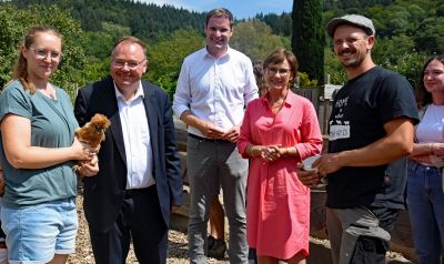 Staatssekretärin Sabine Kurtz auf ihrer Sommereise auf dem Brupbachhof in Teningen-Heimbach