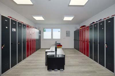 Umkleide: Auch funktionale Bereiche wurden auf die Anforderungen des DRK abgestimmt und bieten den Mitarbeitenden zeitgemäße Arbeitsbedingungen.