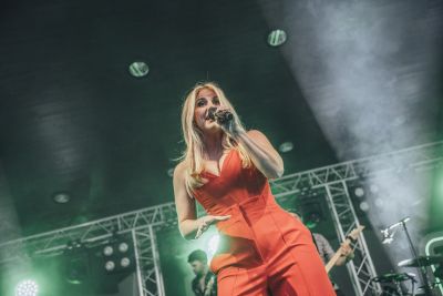 Beatrice Egli - ein Konzert voller Schwung und Lebensfreude beim Open Air im Park in Bad Krozingen