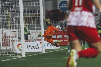 SC Freiburg gegen Werder Bremen. Mit einem 2:1-Sieg (0:1) holen die SC-Frauen am dritten Spieltag den ersten Dreier der Saison.