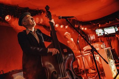 Voodoo Jürgens machte den Auftakt beim ZMF