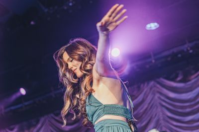 Joss Stone - Starke Stimme und gute Performance beim Zelt-Festival in Freiburg