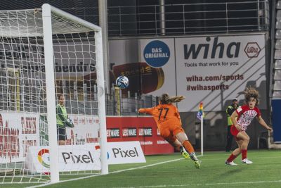 SC Freiburg gegen Werder Bremen. Mit einem 2:1-Sieg (0:1) holen die SC-Frauen am dritten Spieltag den ersten Dreier der Saison.