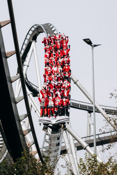 Winterliche Fahrt mit der Stahlachterbahn „Silver Star“