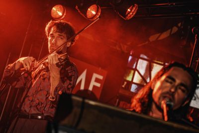 Voodoo Jürgens machte den Auftakt beim ZMF