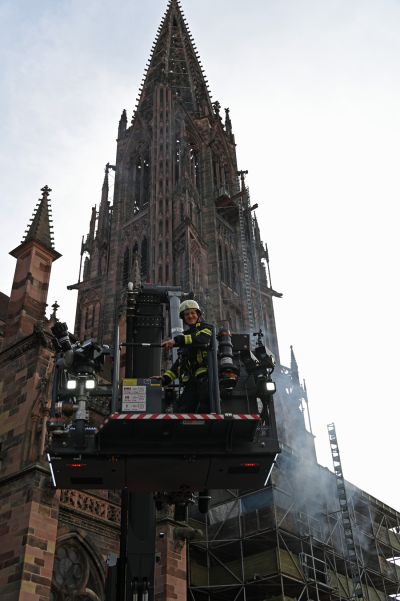 Tausende Blicke auf das Freiburger Münster: Feuerwehr meistert spektakuläre Großübung zum 175. Jubiläum / Andreas Braun