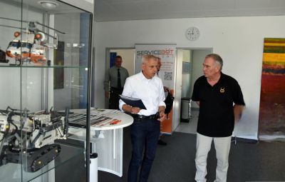 Im Austausch Staatssekretär Dr. Patrick Rapp und Stefan Marcial, Geschäftsführender Gesellschafter SBS GmbH