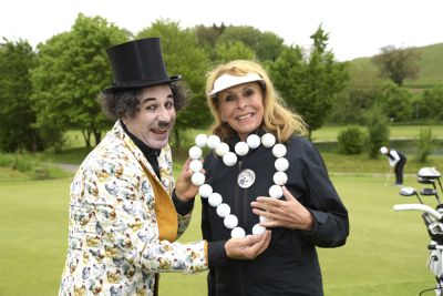 Die deutsch-britische Schlagersängerin Ireen Sheer beim Europa-Park Eagles Charity Golfcup