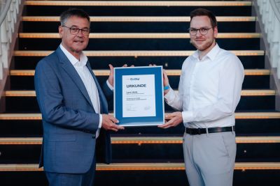 Förderpreis der EnBW Energie Baden-Württemberg (v.l.n.r.): Michael Gutjahr, Leiter Kommunale Beziehungen BW der Netze BW GmbH und der Preisträger, Elektrotechnikermeister Lars Heitz aus Kehl