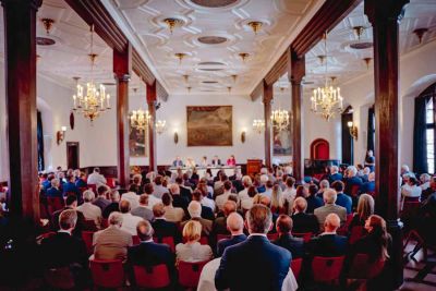 UNMÜSSIG-Jubiläum startet mit prominent besetztem Symposium in Freiburg